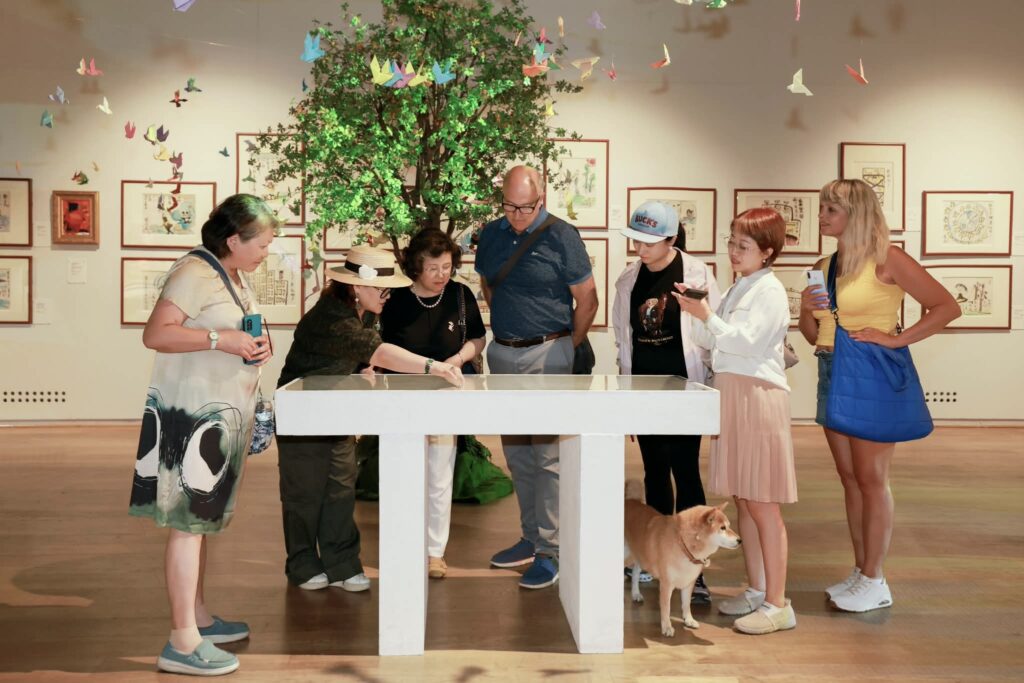Robert Bradlow - Chinese Art Specialist