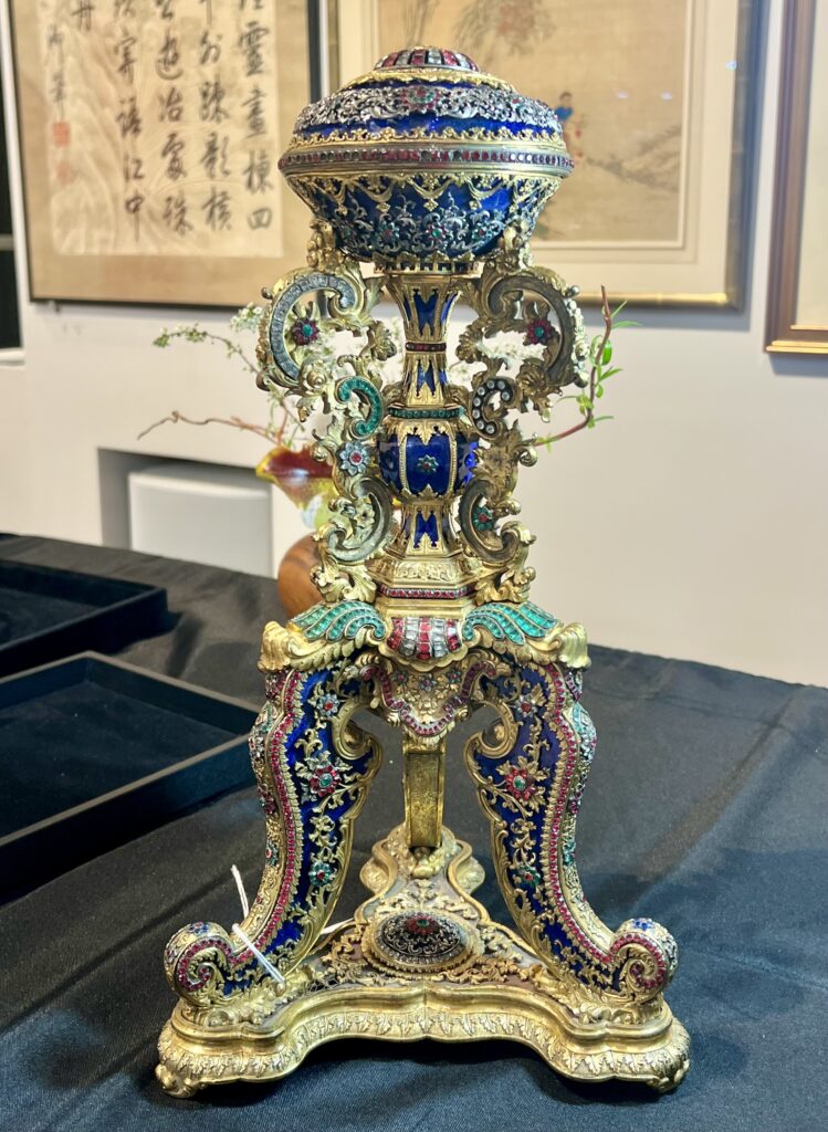 Robert Bradlow - Chinese Art Specialist