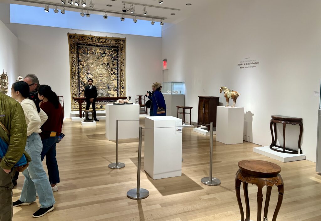 Robert Bradlow - Chinese Art Specialist