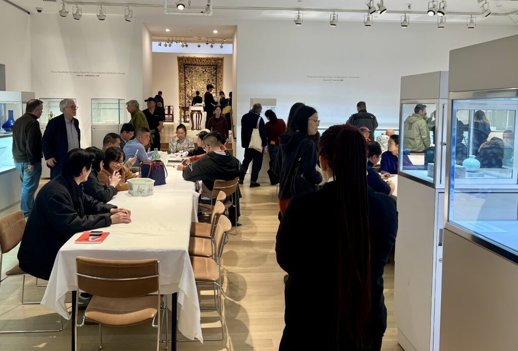 Robert Bradlow - Chinese Art Specialist