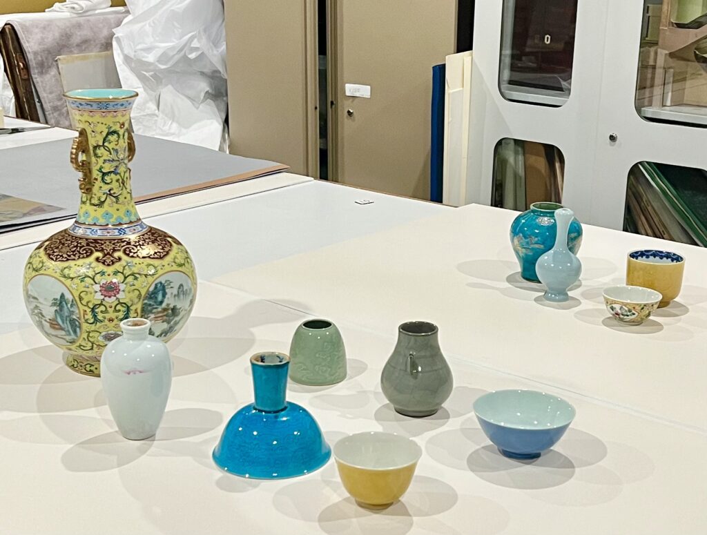 Robert Bradlow - Chinese Art Specialist