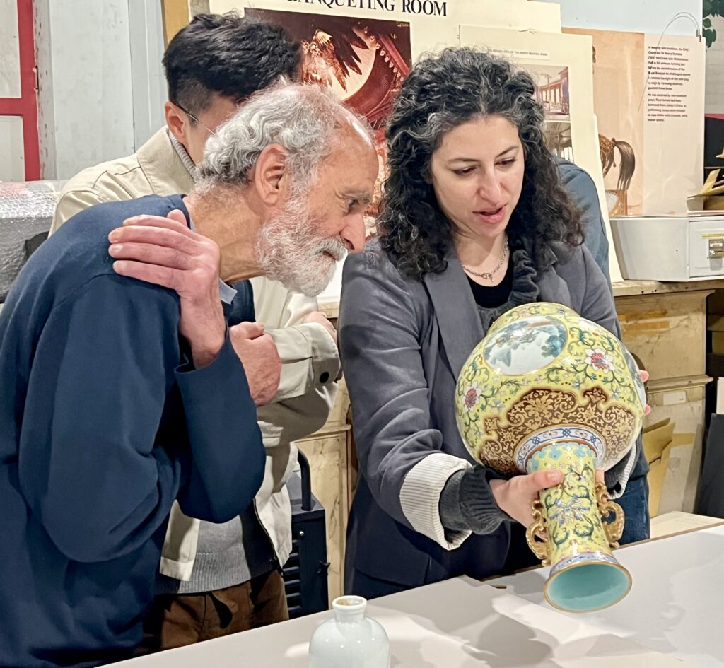 Robert Bradlow - Chinese Art Specialist