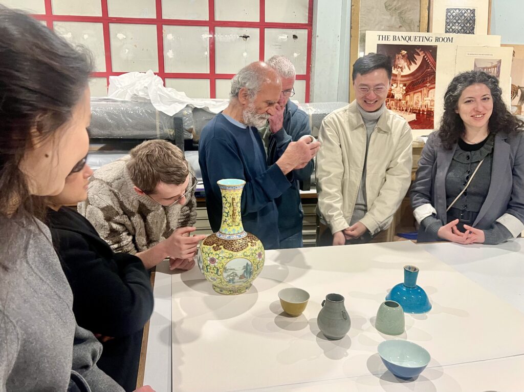 Robert Bradlow - Chinese Art Specialist