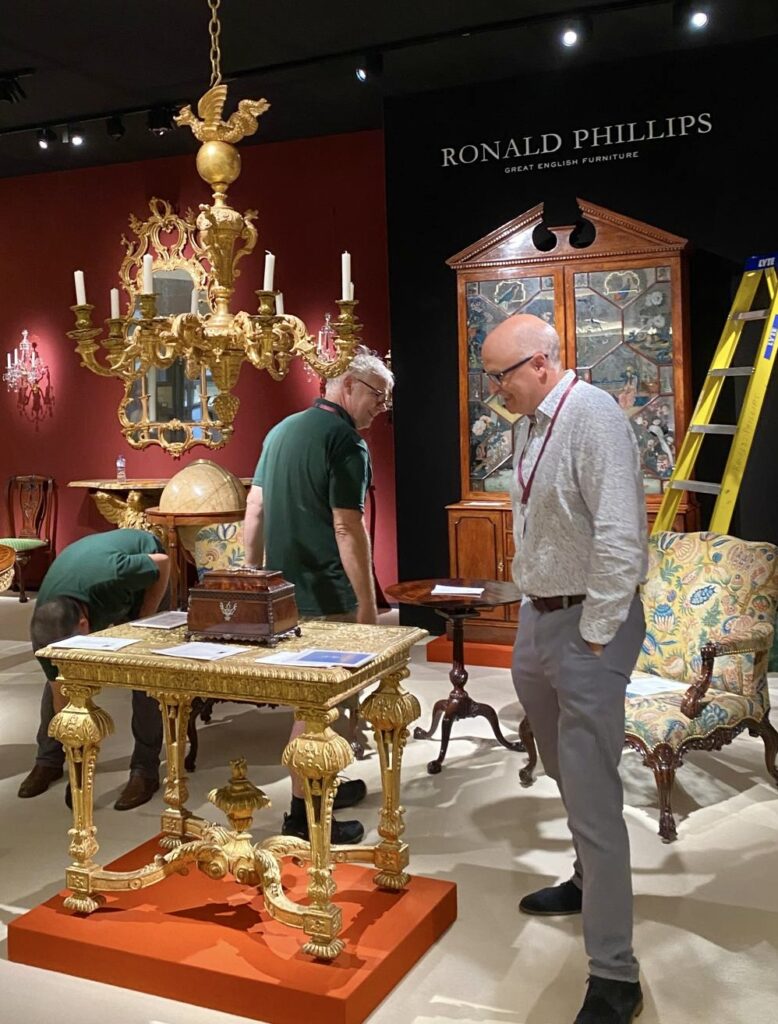 Robert Bradlow - Chinese Art Specialist